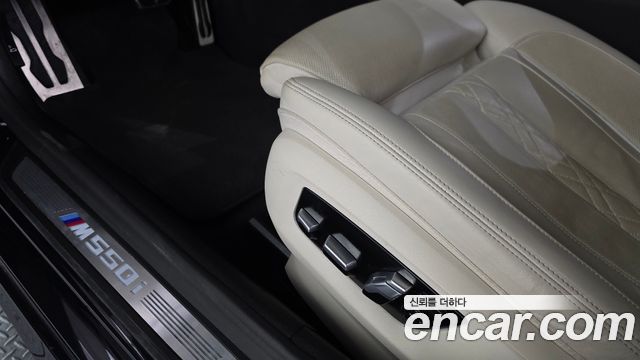 BMW 5-Series 2022 — photo 33