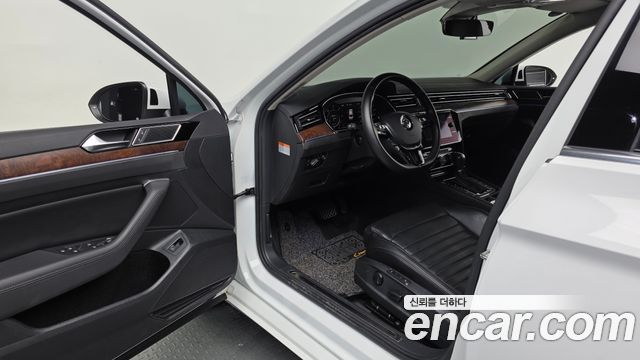 Volkswagen Passat 2018 — photo 10