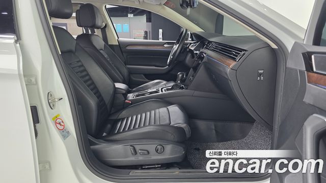 Volkswagen Passat 2018 — photo 11