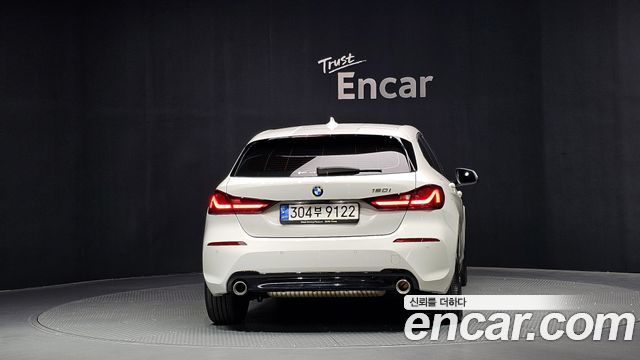 BMW 1-Series 2022 — photo 4