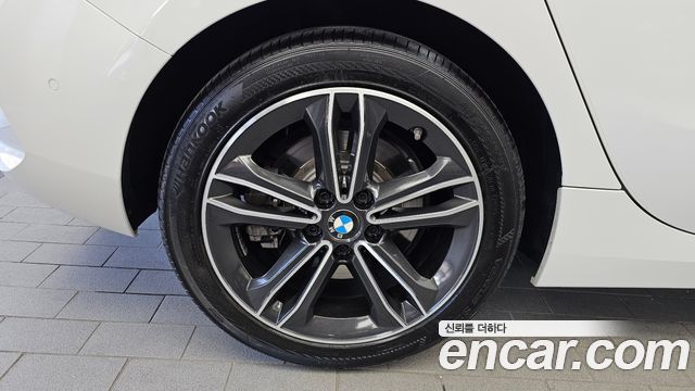BMW 1-Series 2022 — photo 5