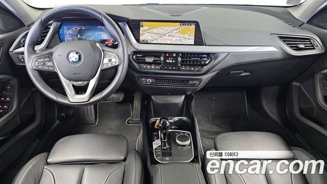 BMW 1-Series 2022 — photo 10