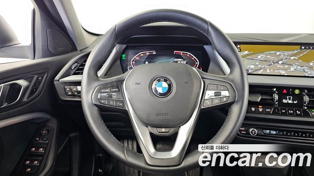 BMW 1-Series 2022 — photo 19