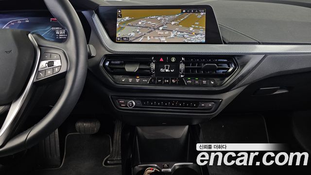 BMW 1-Series 2022 — photo 21