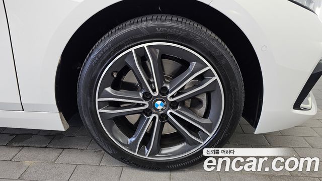BMW 1-Series 2022 — photo 7