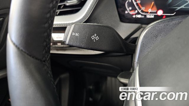 BMW 1-Series 2022 — photo 27
