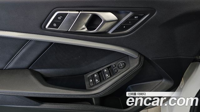 BMW 1-Series 2022 — photo 28