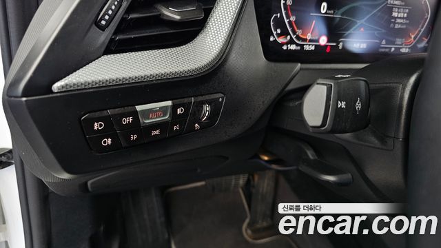 BMW 1-Series 2022 — photo 30