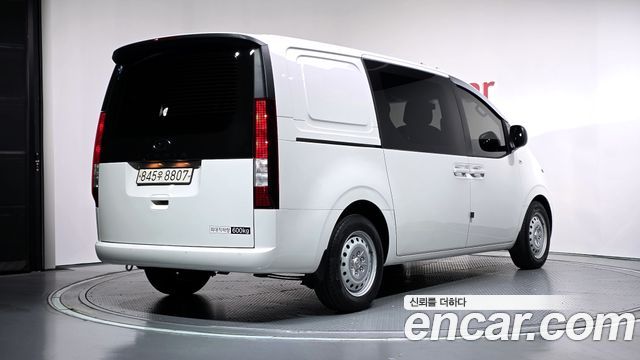 Hyundai Staria 2022 — photo 2