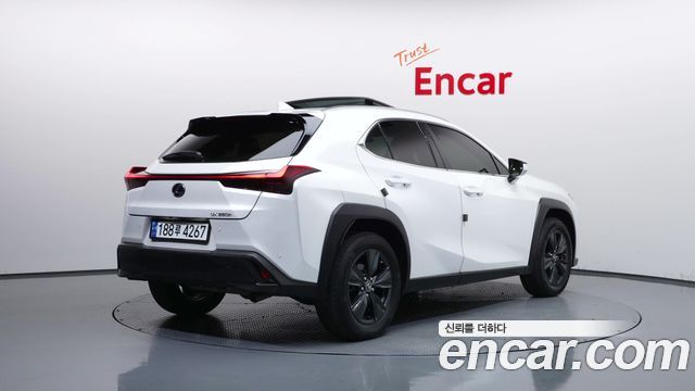 Lexus UX 2024 — photo 2