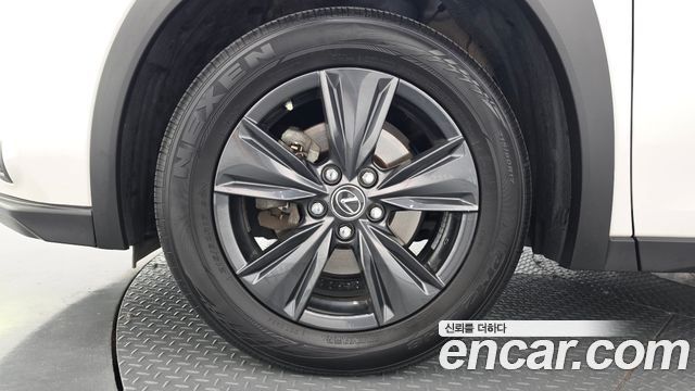 Lexus UX 2024 — photo 5