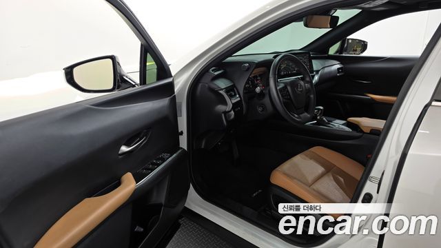 Lexus UX 2024 — photo 13