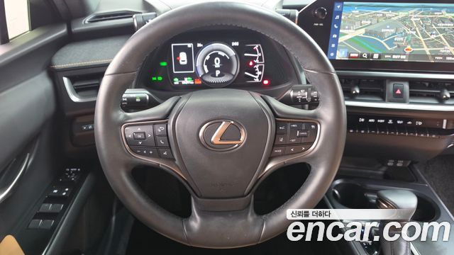 Lexus UX 2024 — photo 19