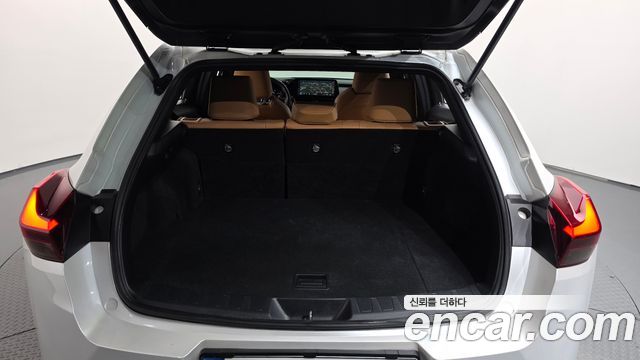 Lexus UX 2024 — photo 22