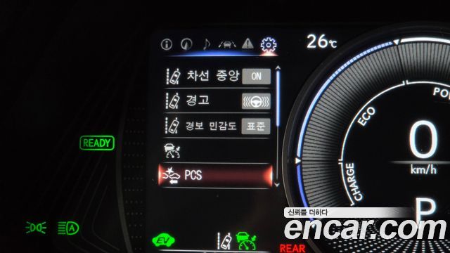 Lexus UX 2024 — photo 24