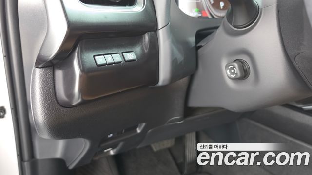 Lexus UX 2024 — photo 25