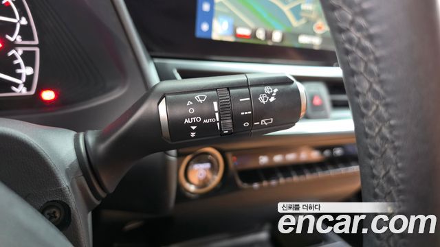 Lexus UX 2024 — photo 26
