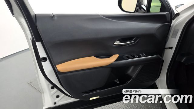 Lexus UX 2024 — photo 14