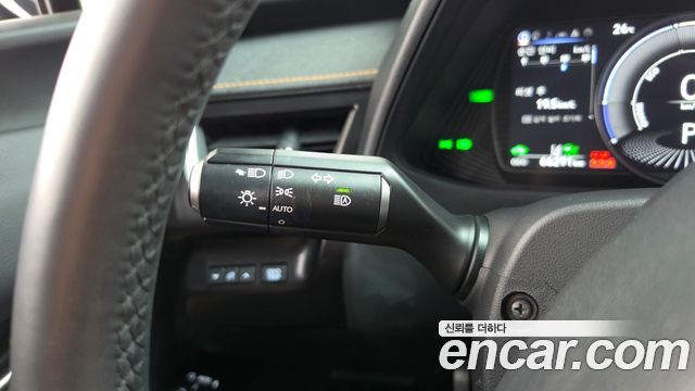 Lexus UX 2024 — photo 28