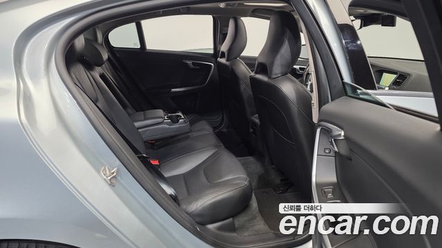 Volvo S60 2017 — photo 12