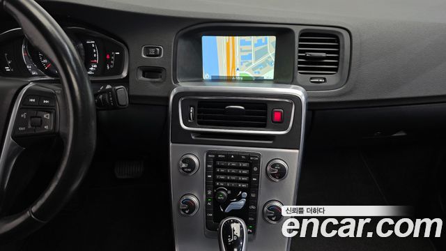 Volvo S60 2017 — photo 15