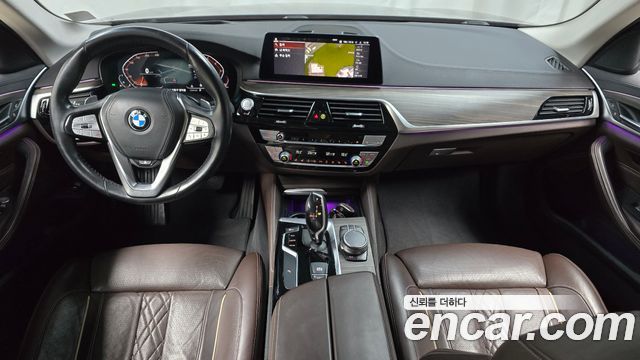 BMW 5-Series 2020 — photo 10