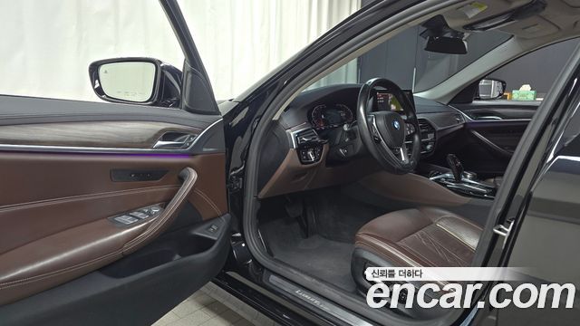 BMW 5-Series 2020 — photo 13