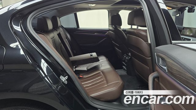 BMW 5-Series 2020 — photo 17