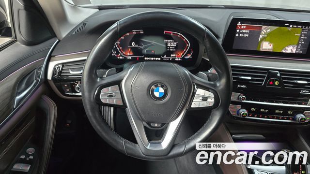 BMW 5-Series 2020 — photo 18