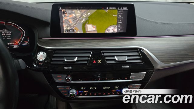 BMW 5-Series 2020 — photo 19