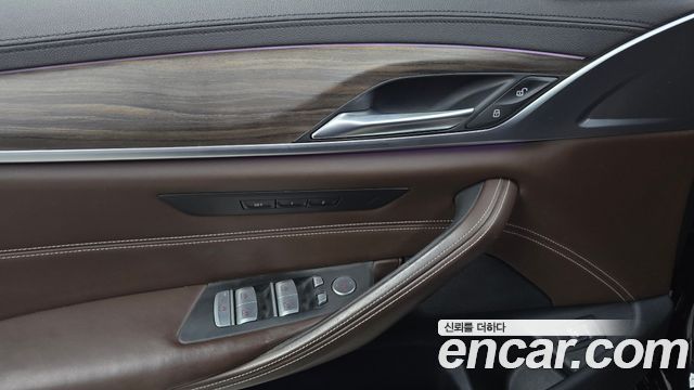 BMW 5-Series 2020 — photo 24