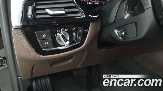 BMW 5-Series 2020 — photo 25