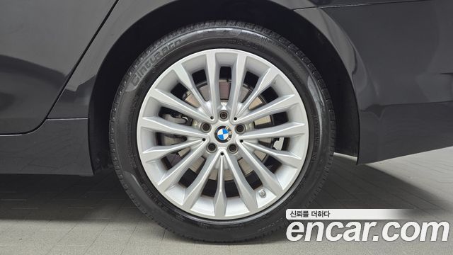 BMW 5-Series 2020 — photo 7