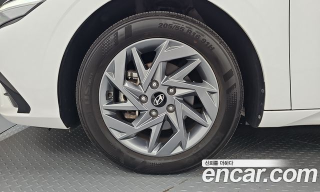 Hyundai AVANTE 2025 — photo 5