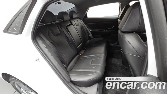 Hyundai AVANTE 2025 — photo 17