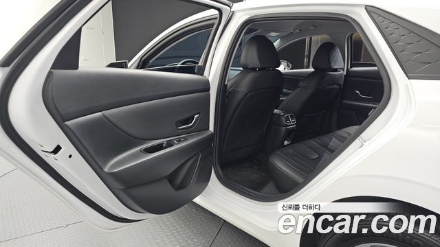 Hyundai AVANTE 2025 — photo 18