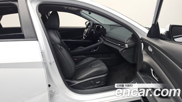 Hyundai AVANTE 2025 — photo 16