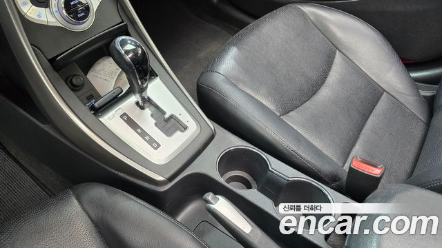 Hyundai AVANTE 2012 — photo 9