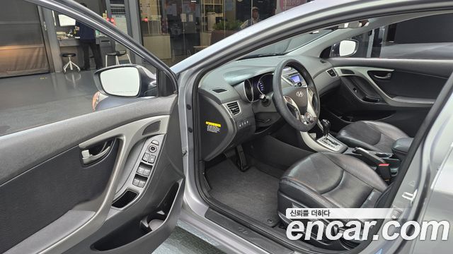 Hyundai AVANTE 2012 — photo 10