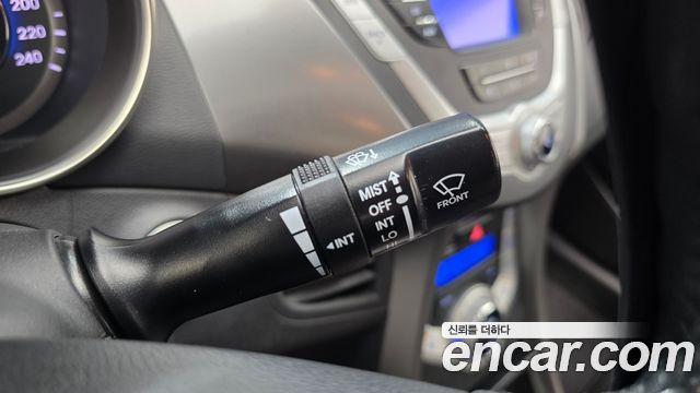 Hyundai AVANTE 2012 — photo 16