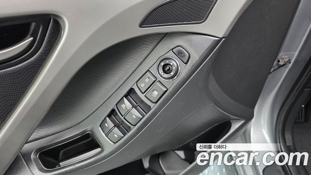 Hyundai AVANTE 2012 — photo 18