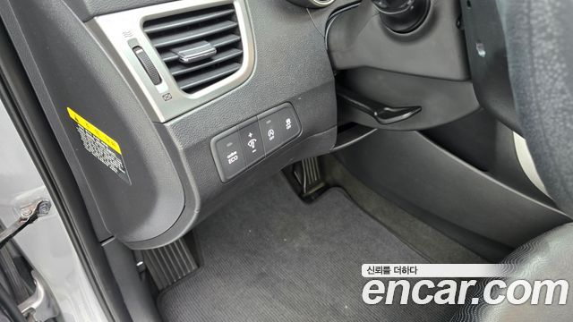 Hyundai AVANTE 2012 — photo 19