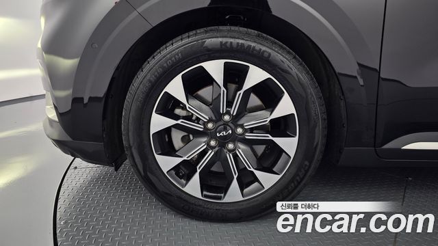 Kia Canival 2023 — photo 5