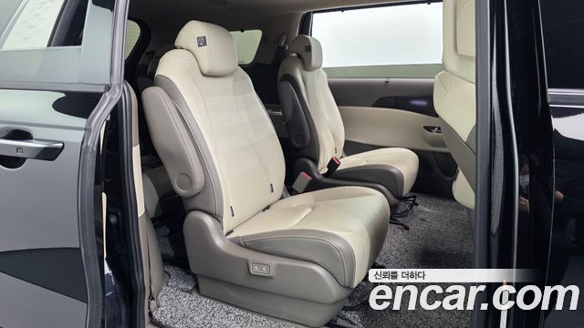 Kia Canival 2023 — photo 17