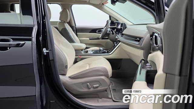 Kia Canival 2023 — photo 16