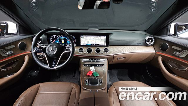 Mercedes-Benz E-Class 2021 — photo 7