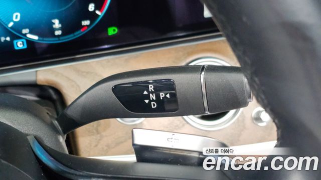 Mercedes-Benz E-Class 2021 — photo 9