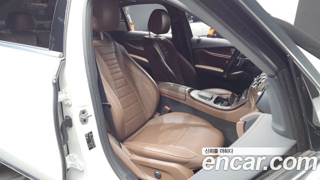 Mercedes-Benz E-Class 2021 — photo 10