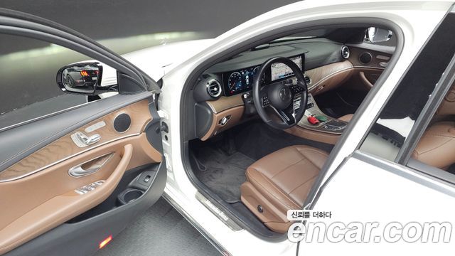 Mercedes-Benz E-Class 2021 — photo 11