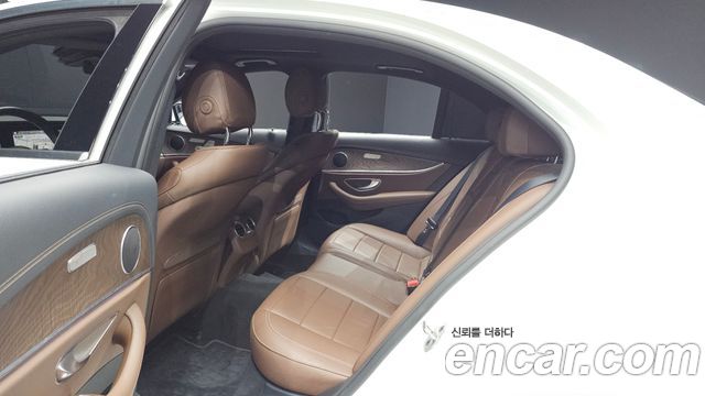Mercedes-Benz E-Class 2021 — photo 12